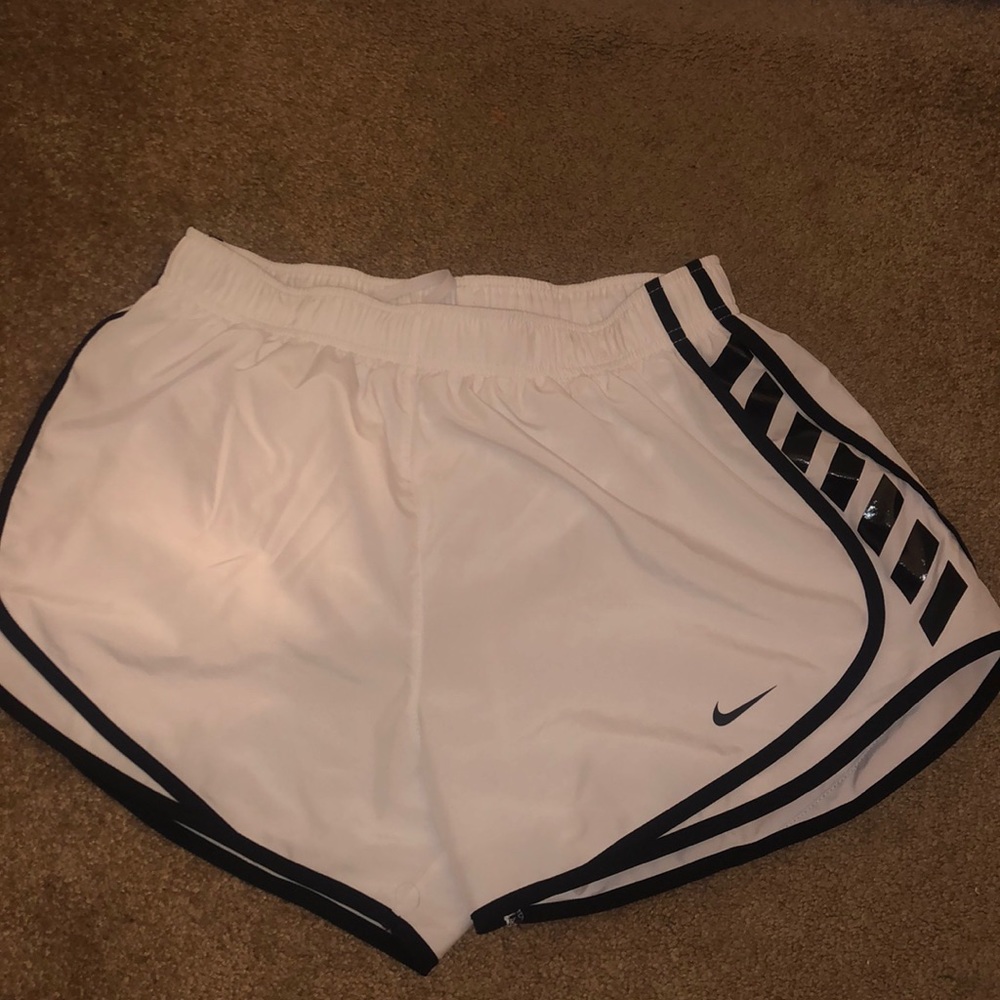 woman’s white nike shorts